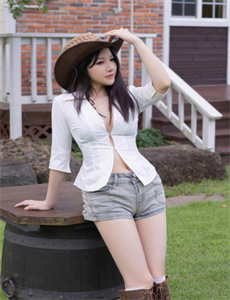 手不安分的触摸花瓣,鲜肉老师2